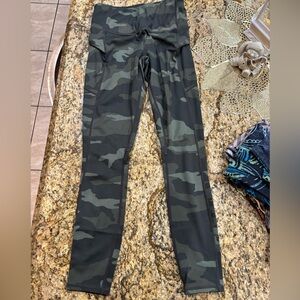 Athleta Woman’s Green and Black Camouflage Leggings 7/8
